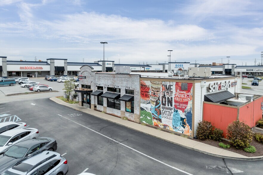 More Photos Of 127 W Tiverton Way, Lexington Unknown For Lease