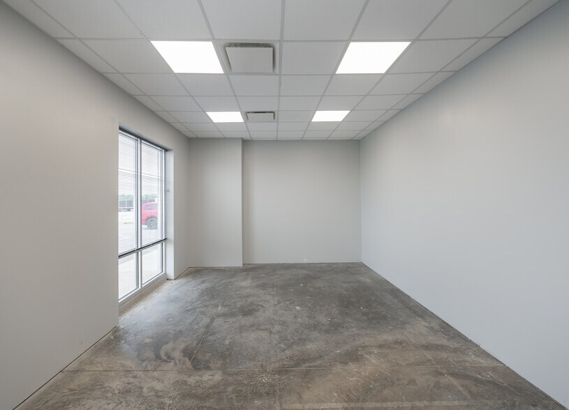 More Photos Of 23366 Bibb Garrett Rd, Tanner Distribution For Lease