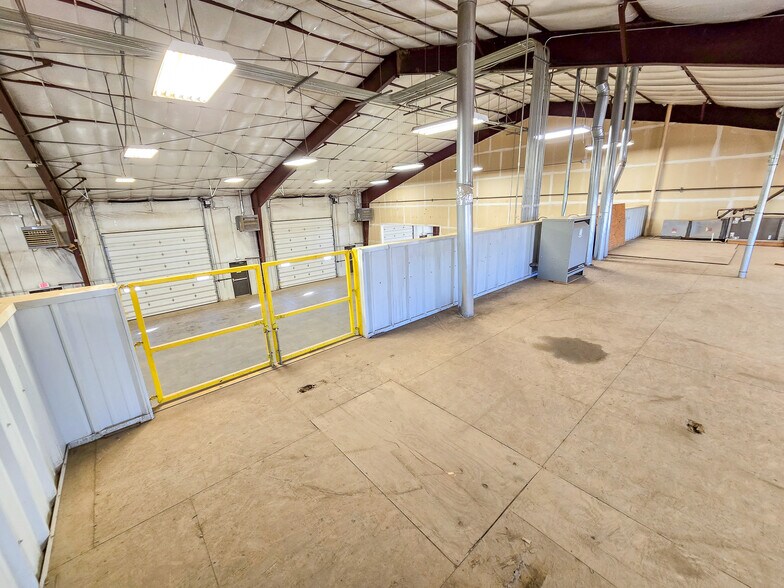 More Photos Of 5066 Owan Industrial Park Dr, Williston Warehouse For Lease