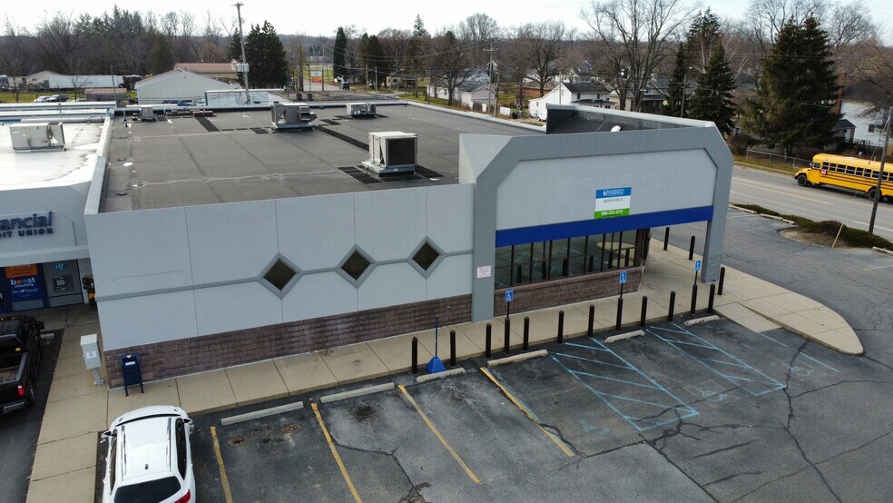 More Photos Of 1002 E Main St, Owosso Unknown For Lease