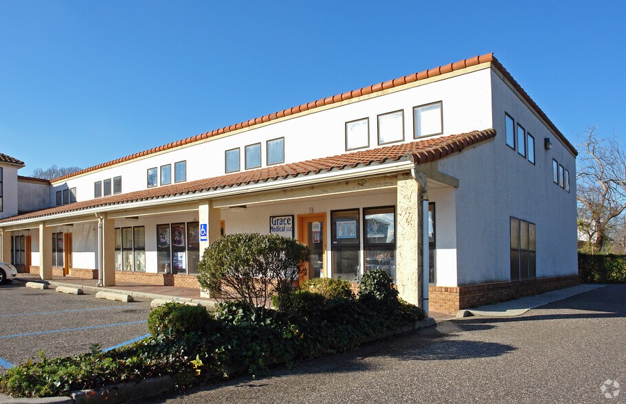 More Photos Of 711 N Main St, Pleasantville General Retail For Lease