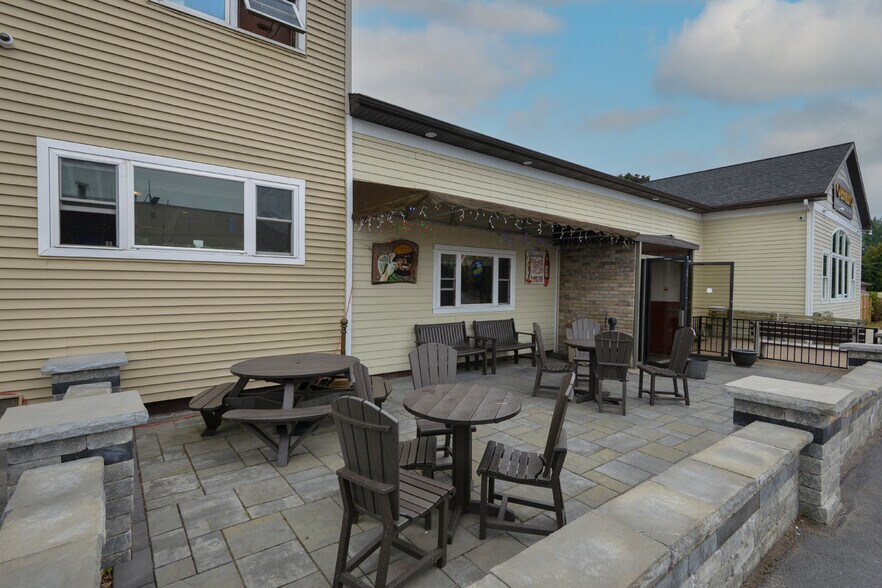 More Photos Of 226 Webb St, Clayton Bar For Sale