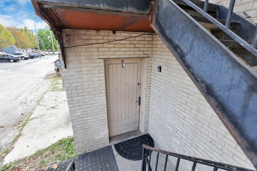 More Photos Of 27 W 8th Ave, Columbus Apartments For Sale