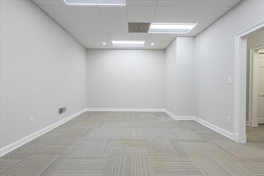 More Photos Of 5064 Roswell Rd, Atlanta Office Residential For Sale