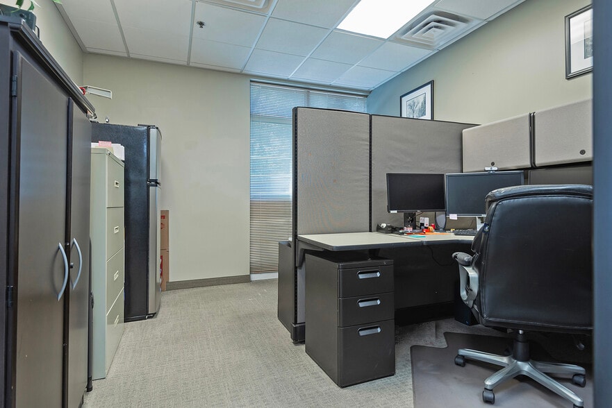 More Photos Of 7430 S Creek Rd, Sandy Office For Sale