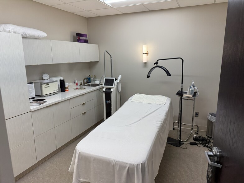 More Photos Of 116 Mill St, Fenton Medical For Sale