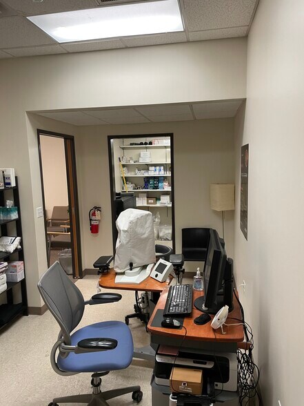 More Photos Of 4010 Sandy Brook Dr, Round Rock Office For Sale