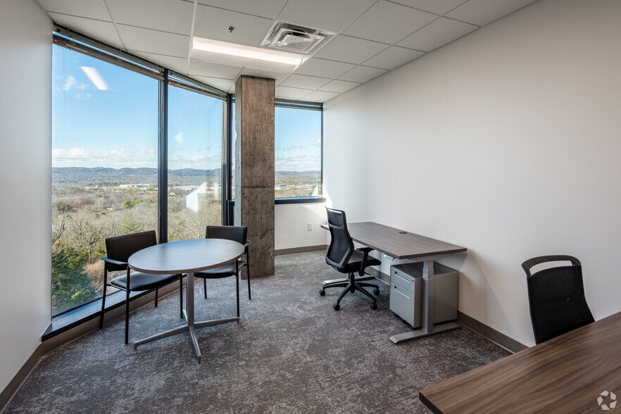 More Photos Of 214 Overlook Cir, Brentwood Office For Sale