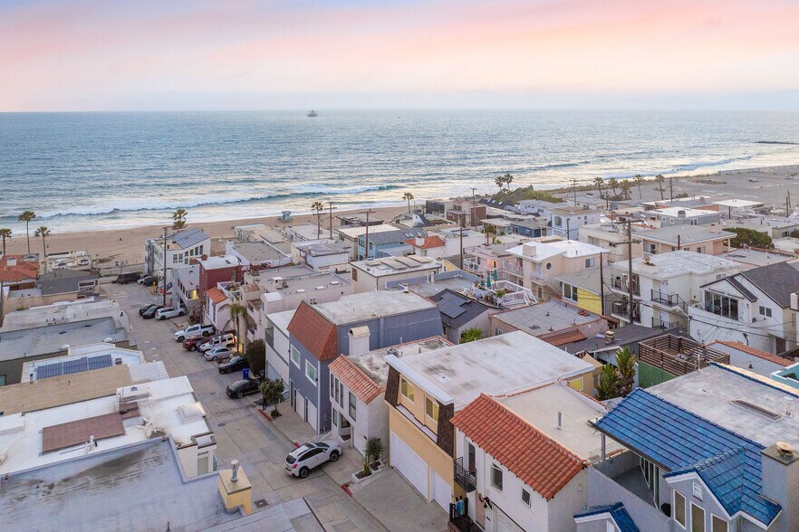More Photos Of 217 43rd St, Manhattan Beach Apartments For Sale