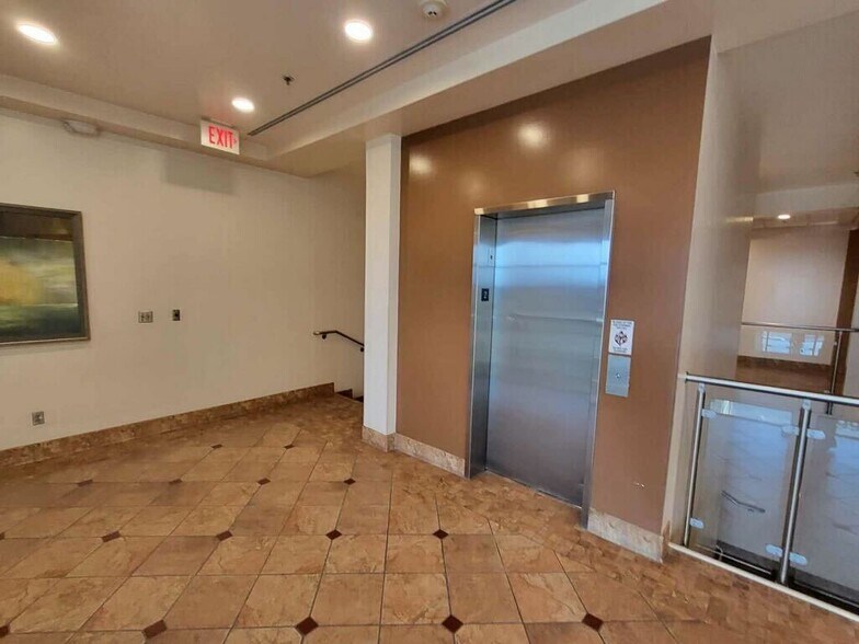 More Photos Of 9900 Stockdale Hwy, Bakersfield Medical For Sale