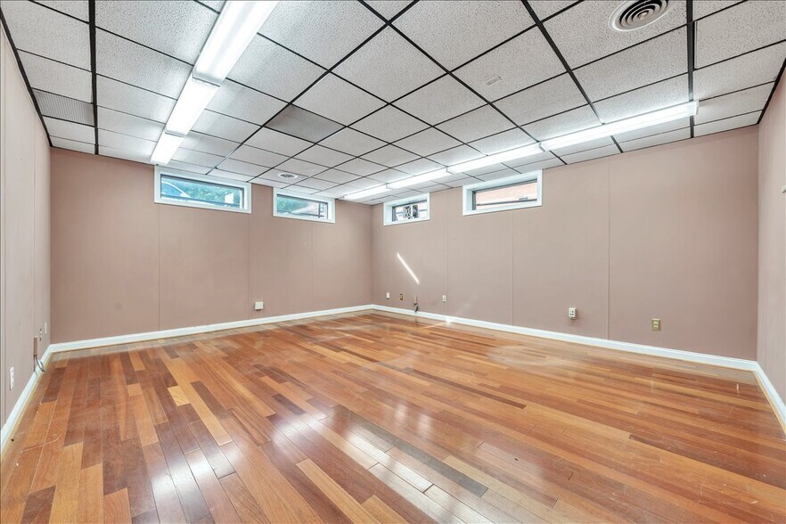 More Photos Of 356-358 Campbell Ave NW, Roanoke Office For Sale
