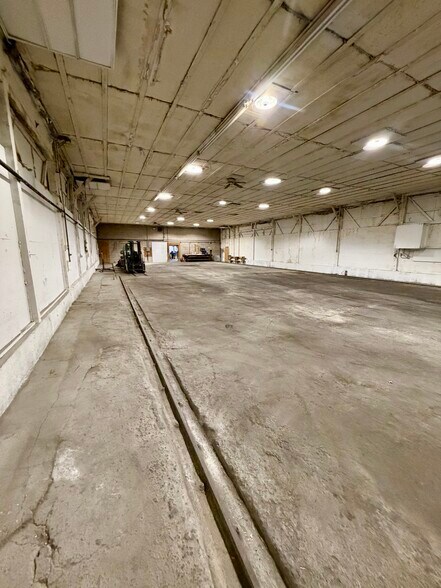 More Photos Of 845 E Jackson St, Belvidere Warehouse For Lease