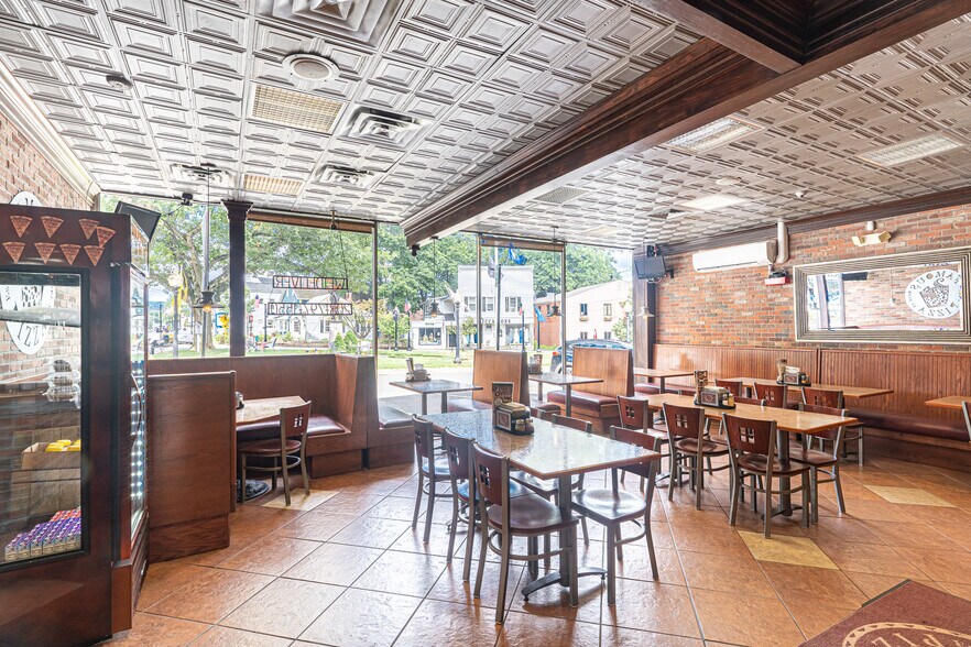 More Photos Of 1-7 Pt Barnum Sq, Bethel Restaurant For Lease