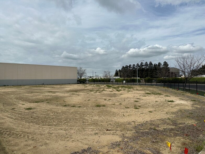 More Photos Of 1305 Venture Ln, Turlock Land For Lease