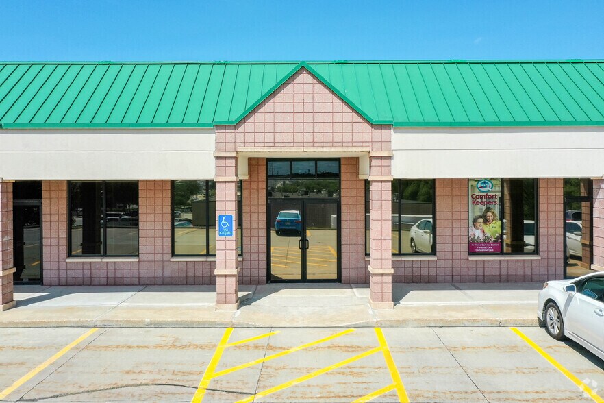 More Photos Of 8710 F St, Omaha Light Distribution For Lease