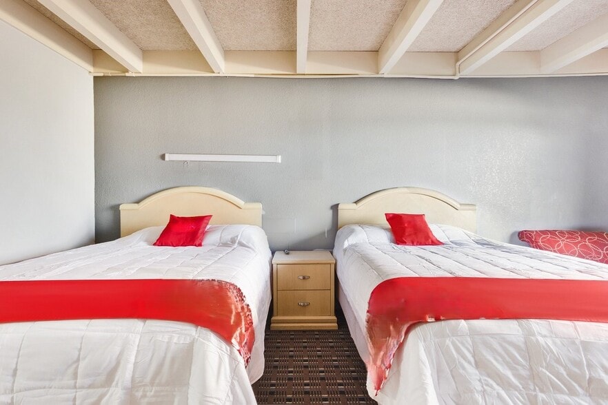 More Photos Of 5301 N Lincoln Blvd, Oklahoma City Hotel For Sale