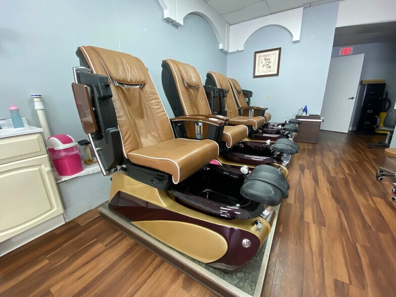 More Photos Of 925-935 White Plains Rd, Trumbull Office For Lease