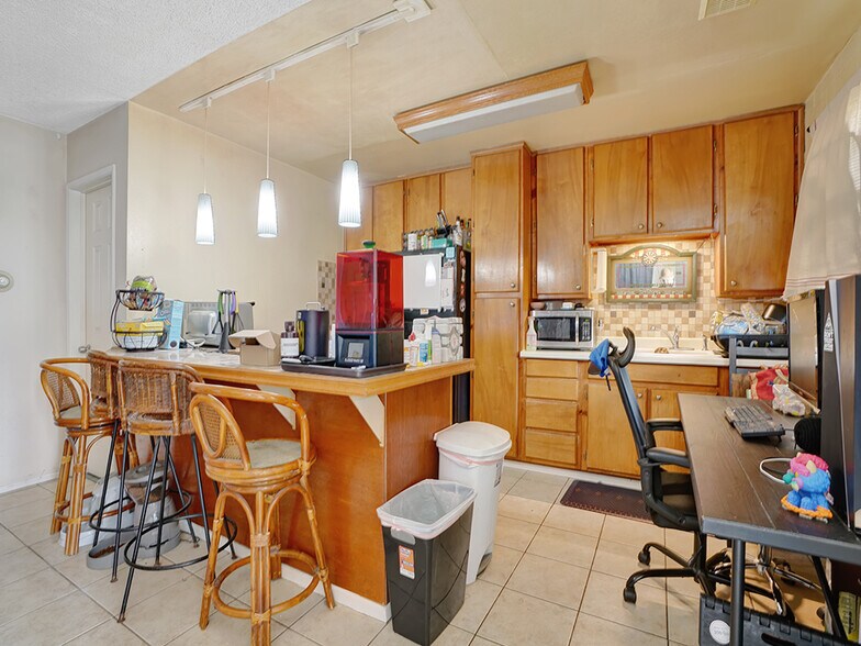 More Photos Of 4124-4126 E Anaheim St, Long Beach General Retail For Sale