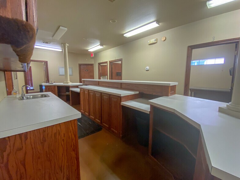 More Photos Of 2400 Palmer Cir, Norman Medical For Lease