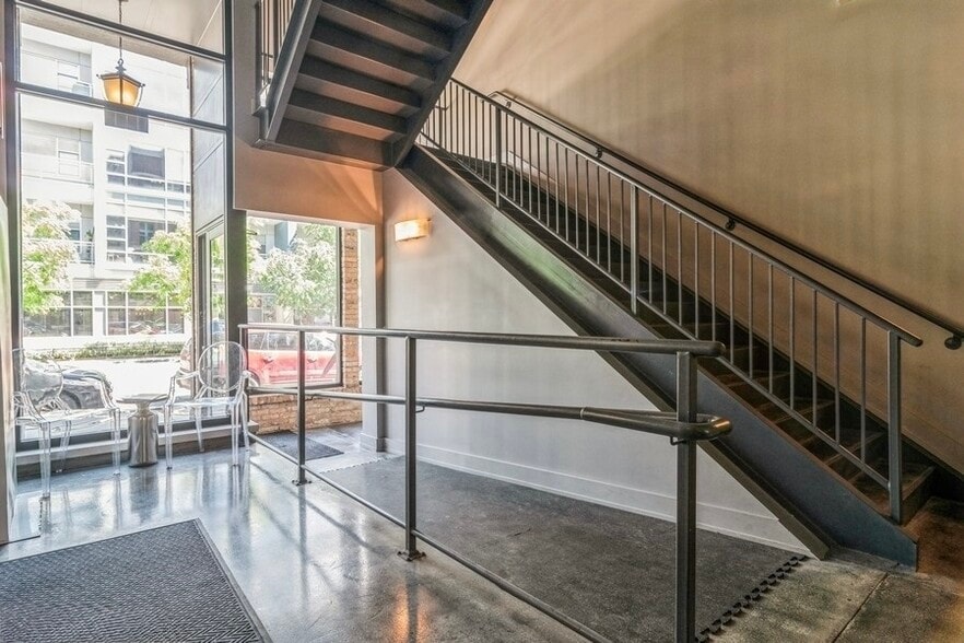 More Photos Of 1219 W Madison St, Chicago Storefront Retail Residential For Sale