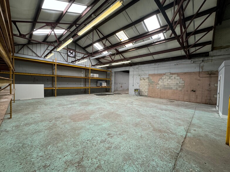 More Photos Of 2403 E 4th Ave, Tampa Warehouse For Lease