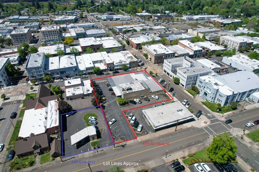 More Photos Of 619 SE Main St, Roseburg Bank For Lease