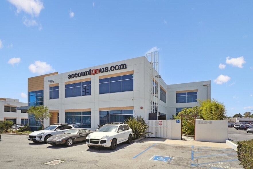 More Photos Of 2215-2221 W 190th St, Torrance Loft Creative Space For Lease