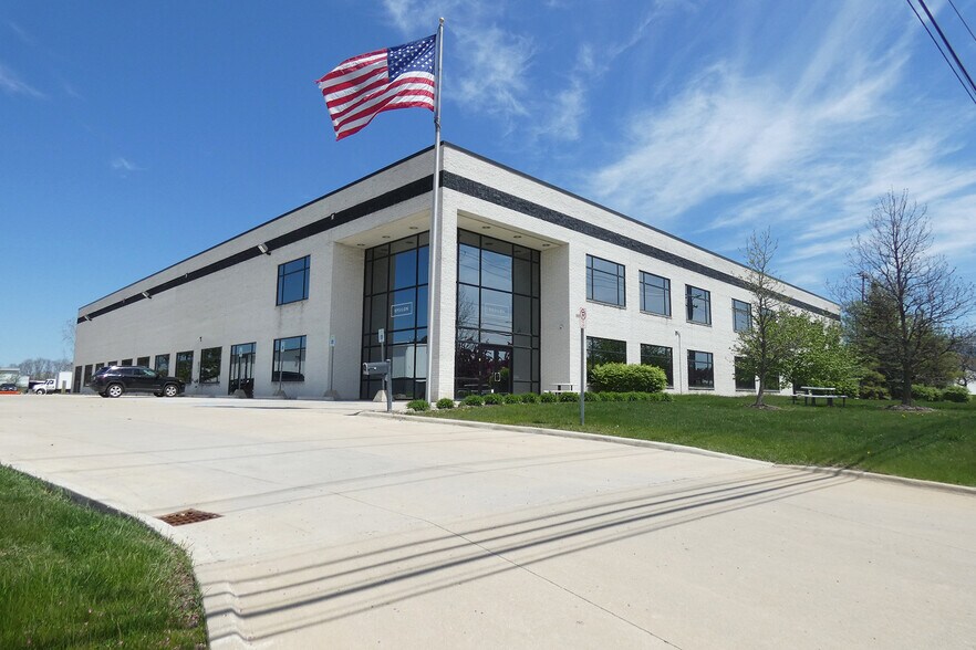 More Photos Of 2455 Featherstone Rd, Auburn Hills Warehouse For Lease