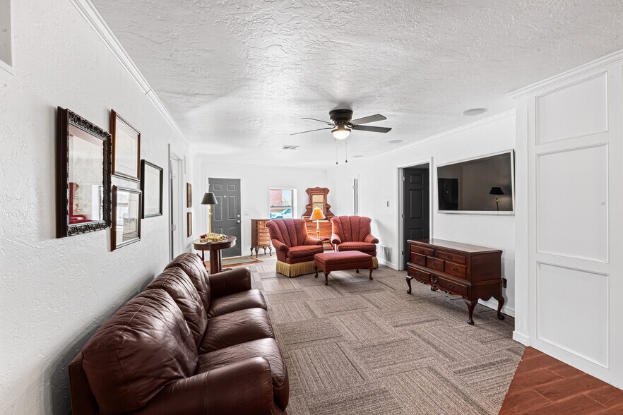 More Photos Of 410 W Harrison Ave, Guthrie Freestanding For Sale