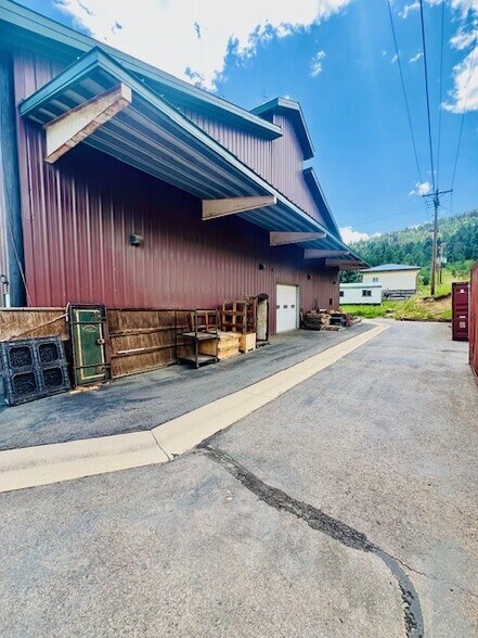 More Photos Of 114 Homestead Rd, Evergreen Showroom For Sale