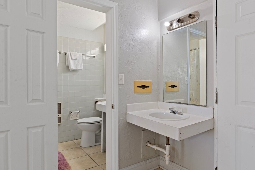 More Photos Of 5565 E Silver Springs Blvd, Silver Springs Hotel For Sale