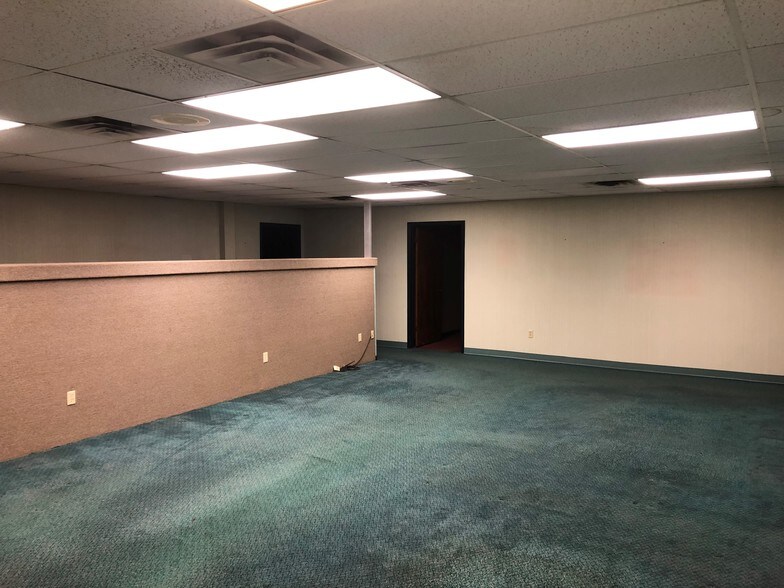 More Photos Of 6000 Yorktown Blvd, Corpus Christi Distribution For Lease