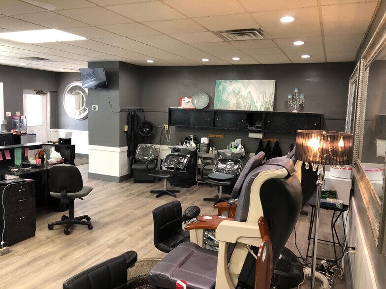 More Photos Of 624 S 92nd St, Milwaukee Freestanding For Lease
