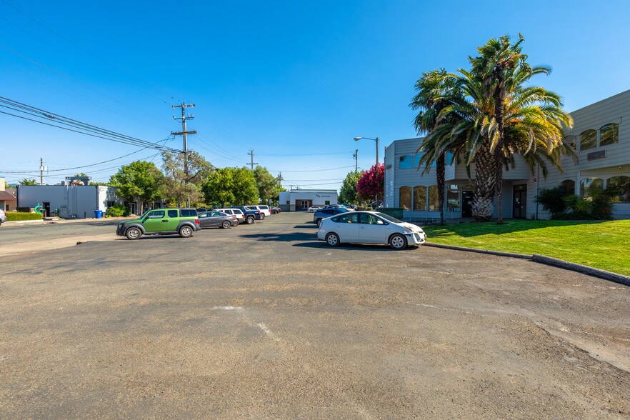 More Photos Of 367-387 N State St, Ukiah Office For Sale