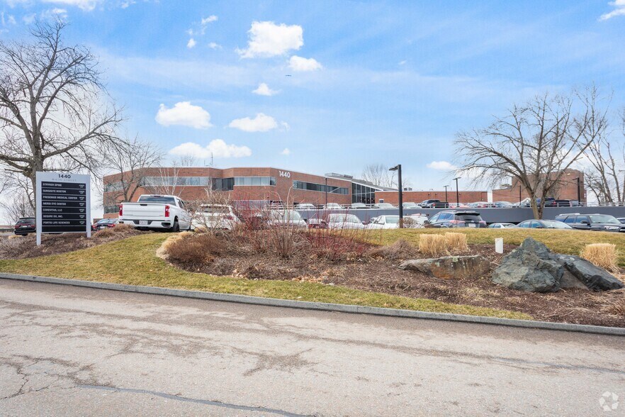 More Photos Of 1440 Main St, Waltham Medical For Lease