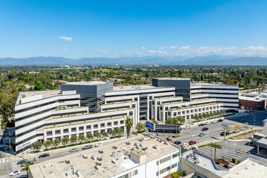 More Photos Of 15821 Ventura Blvd, Encino Office For Lease