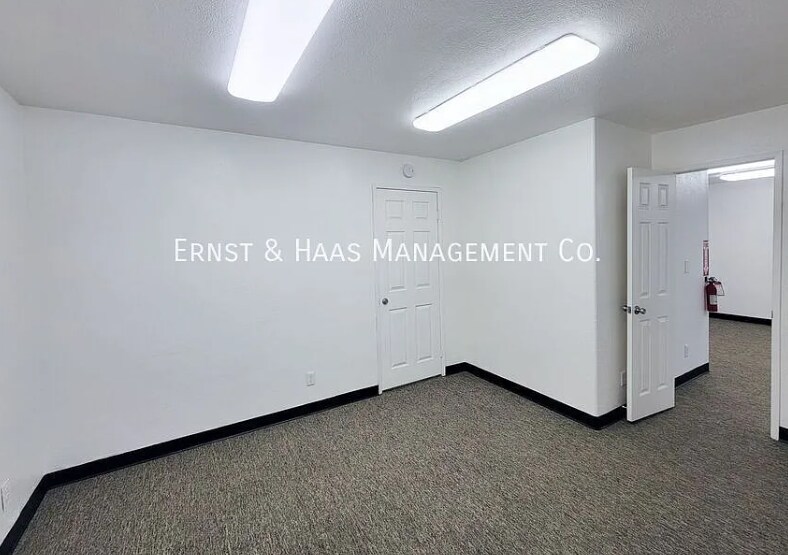 More Photos Of 5540 Atlantic Ave, Long Beach Office Residential For Lease