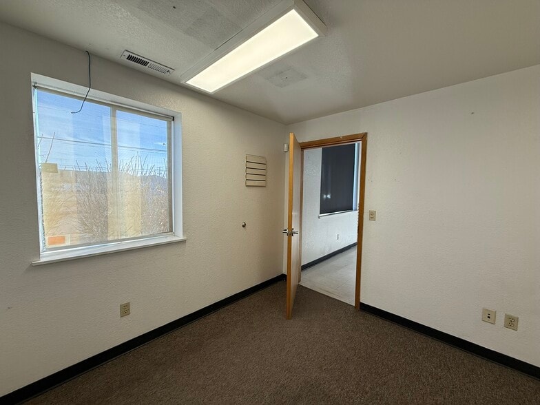 More Photos Of 3344 Washburn Way, Klamath Falls Warehouse For Lease