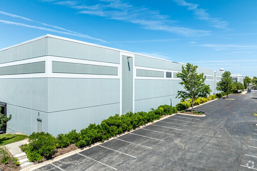 More Photos Of 4101 Olympic Blvd, Joliet Distribution For Lease