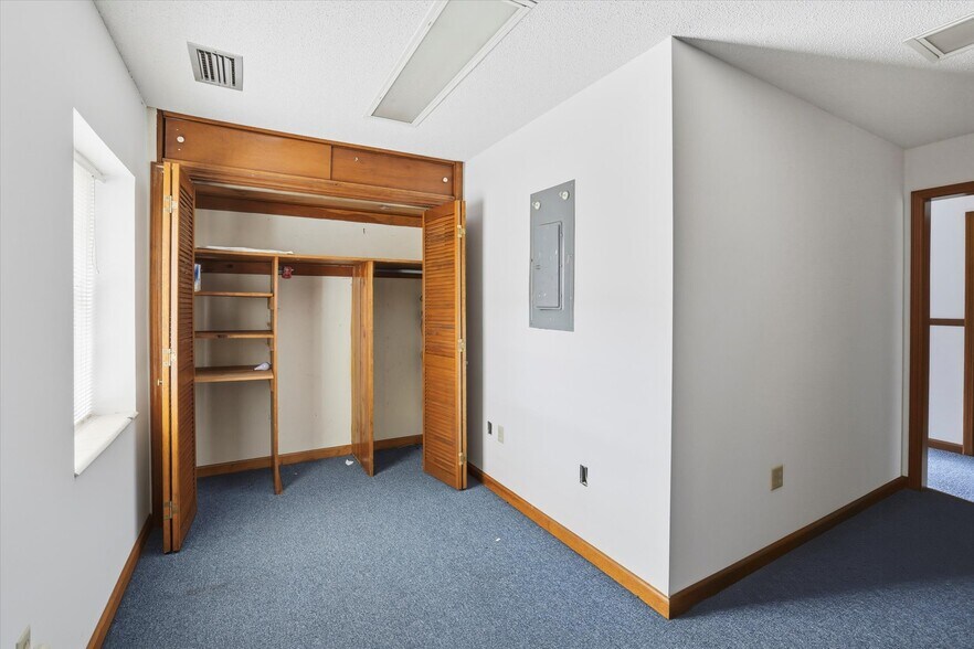 More Photos Of 235-237 John Knox Rd, Tallahassee Medical For Sale