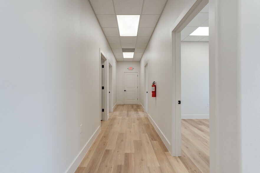 More Photos Of 3229 118th St, Lubbock Distribution For Sale