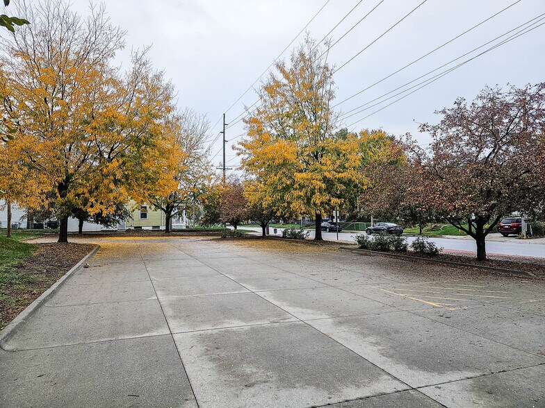 More Photos Of 2703 S 10th St, Omaha Storefront For Sale