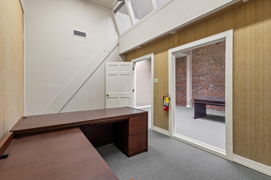 More Photos Of 111 S Travis St, Sherman Office For Sale