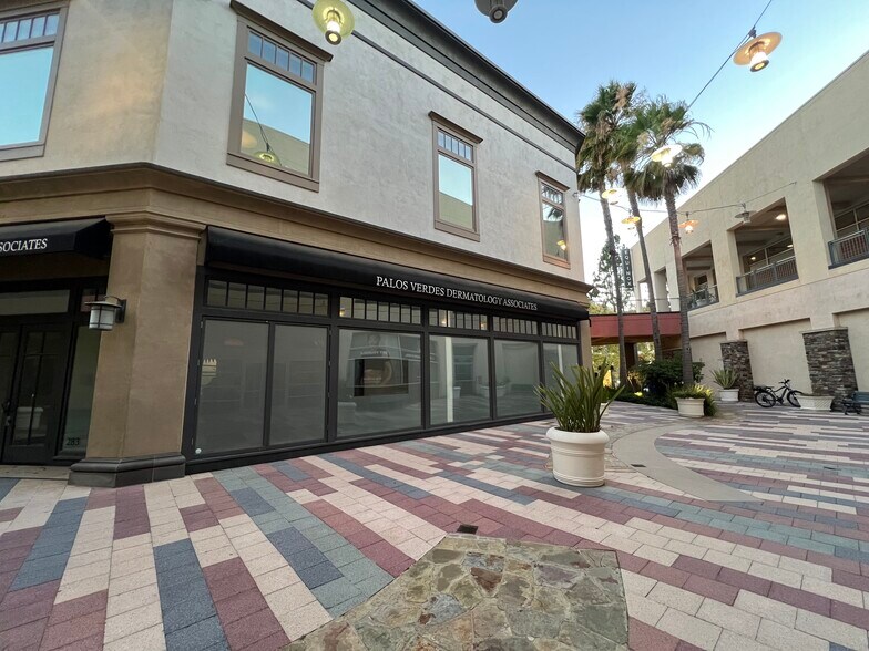 More Photos Of 520 Deep Valley Dr, Rolling Hills Estates Hospital For Lease