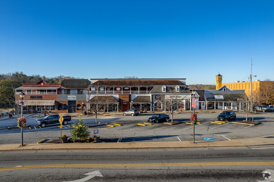 More Photos Of 1423 Washington St, Clarkesville Storefront Retail Office For Lease