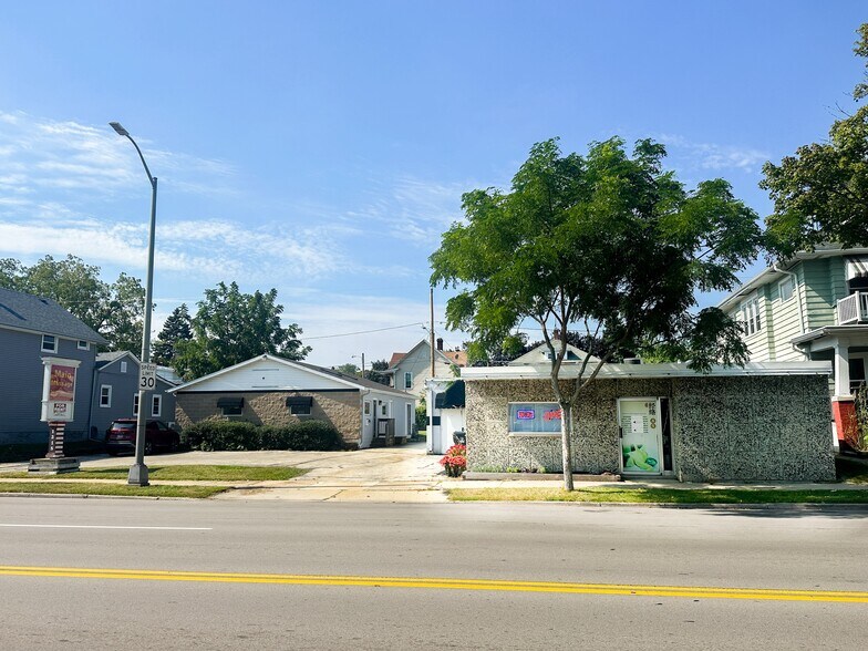 Primary Photo Of 1318-1324 N Main St, Racine Storefront Retail Office For Sale