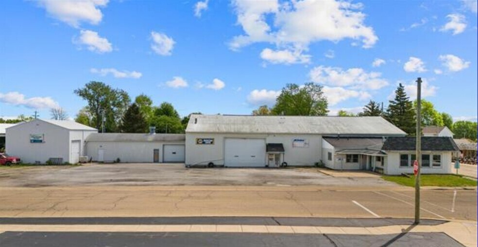 Primary Photo Of 316 E Main St, Princeville Auto Repair For Sale