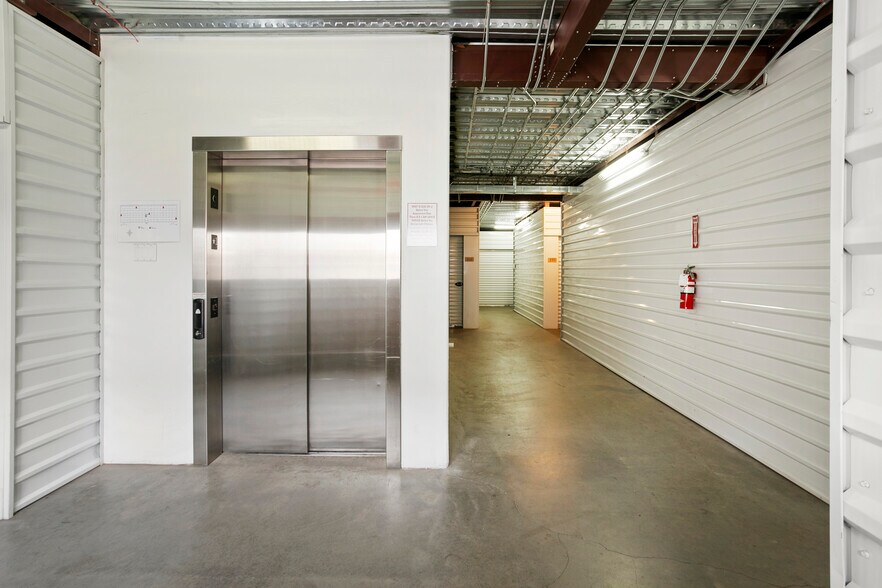 More Photos Of 13551 W Glendale Ave, Glendale Self Storage For Sale