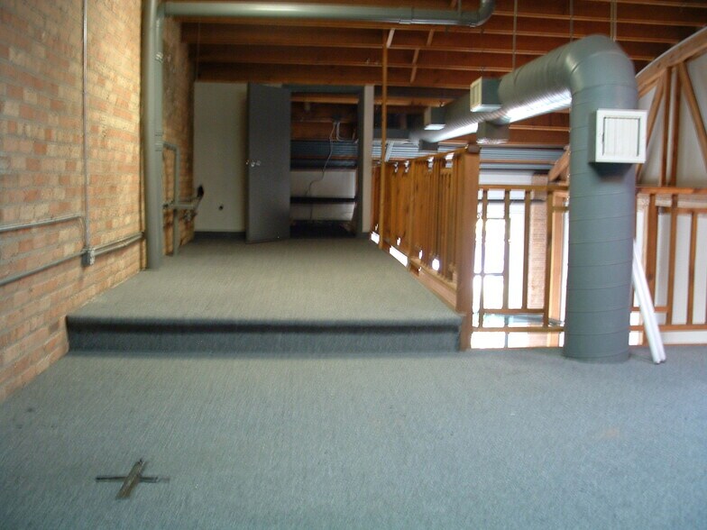 More Photos Of 1310-1324 Oakton St, Evanston Office For Lease