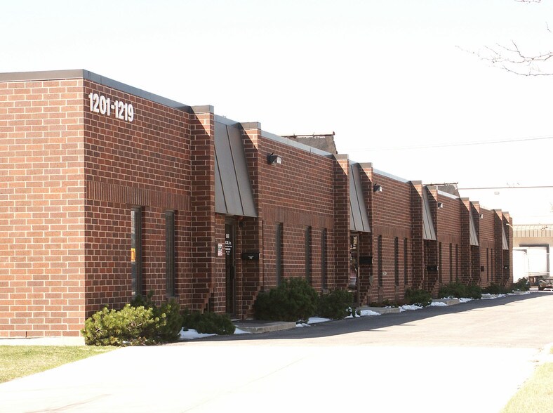 More Photos Of 1201-1219 Paramount Pky, Batavia Warehouse For Lease